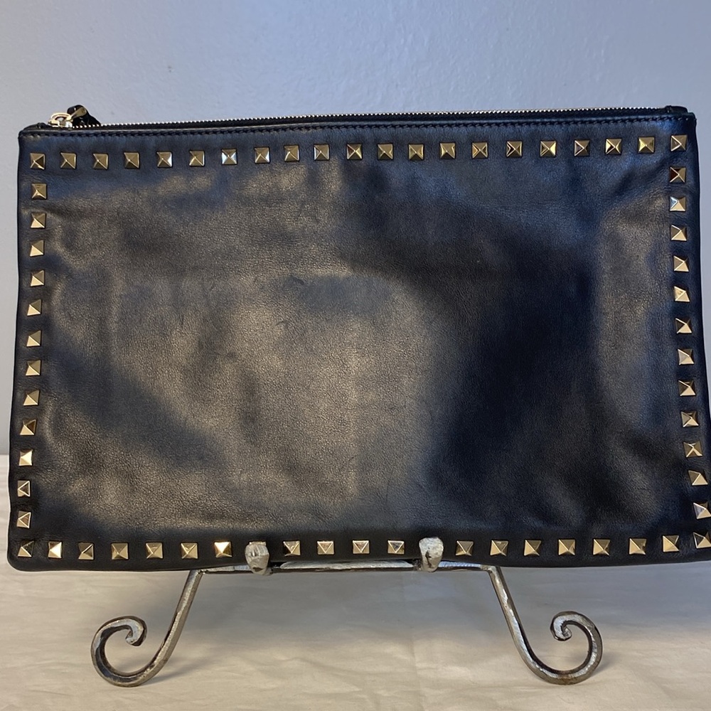 Valentino Garavani Rockstud Black Leather Pouch - Picture 6 of 11